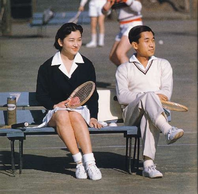 Nhà vua và Hoàng hậu Nhật Bản, mối tình hoàng tộc - thường dân, 60 năm đến đầu bạc và vẫn muốn yêu mãi mãi Nhà vua và Hoàng hậu Nhật Bản, mối tình hoàng tộc - thường dân, 60 năm đến đầu bạc và vẫn muốn yêu mãi mãi
